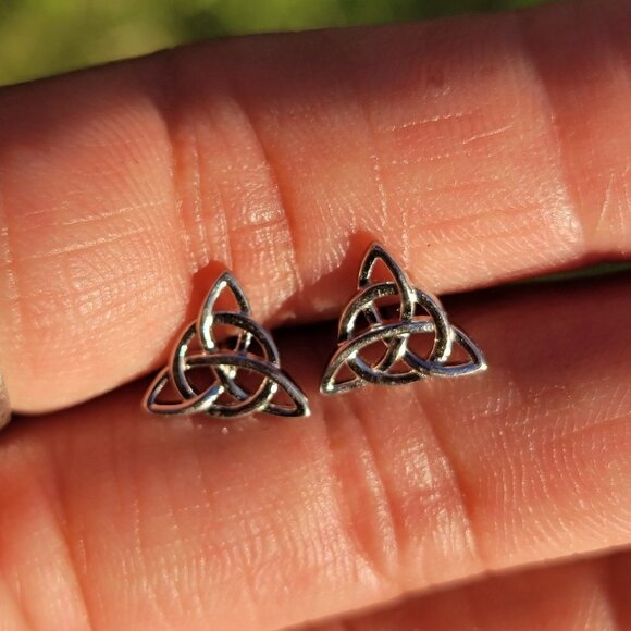 Irish triquetra Celtic knot 925 sterling silver studs earrings - Picture 8 of 13